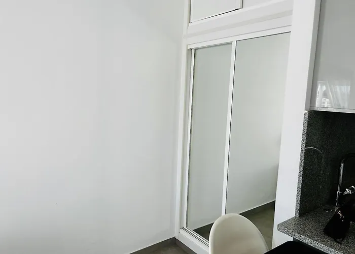 With Spectacular Views Of Marina Appartamento *