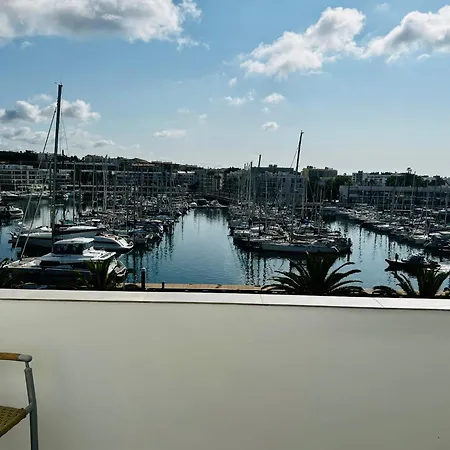 With Spectacular Views Of Marina Lägenhet