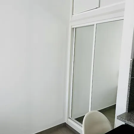 With Spectacular Views Of Marina Lägenhet *